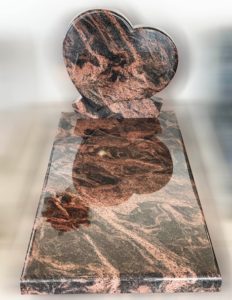 Monument funéraire en granit rouge, modèle : (44) TOMBALE ET STÈLE CŒUR