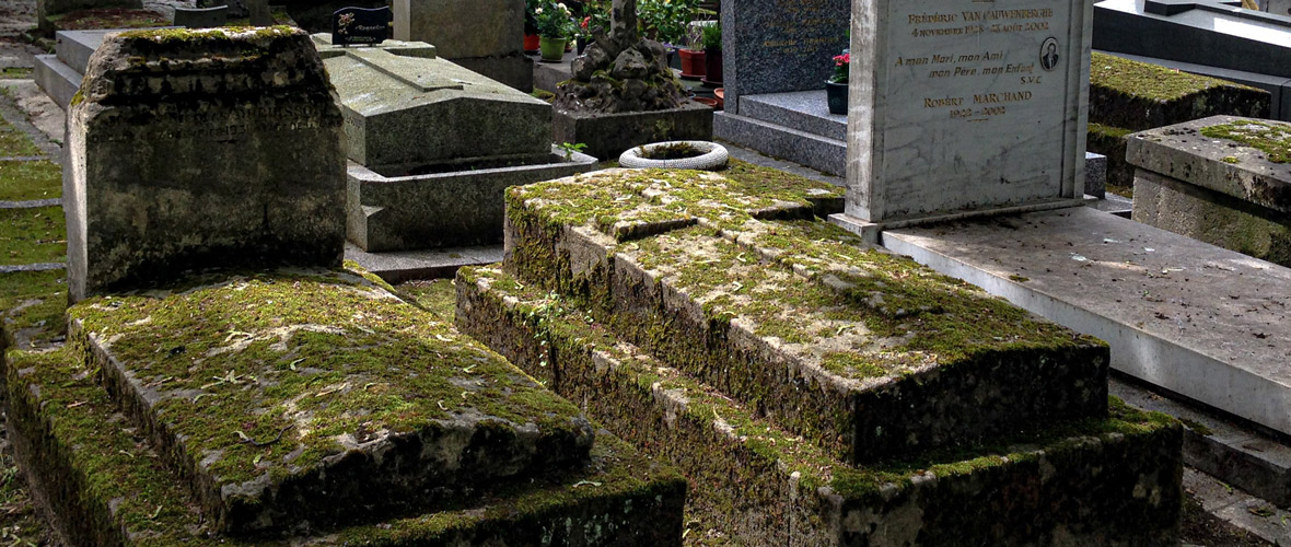 Entretien d'une pierre tombale : nettoyer un monument - Concept Marbre