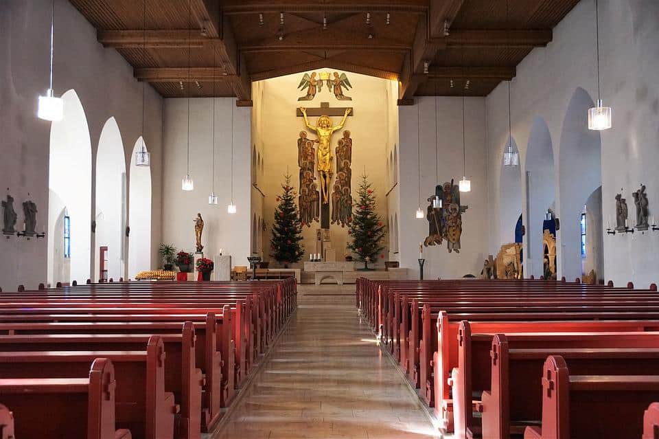 Monument funéraire- : la tradition chrétienne en période de la Toussaint