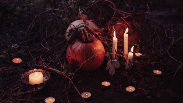 Décorer les Monuments Funéraires pour Halloween - Entre Respect et Tradition -Concept-Marbre