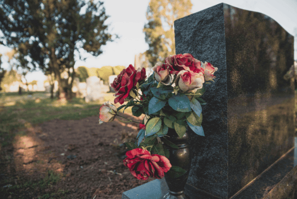 Modèle de tombe en granit : découvrez toutes les variétés pour un hommage unique